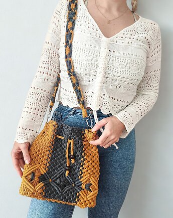 Torba makramowa crossbody w kolorach musztardowym i grafitowym - torba pszczoła