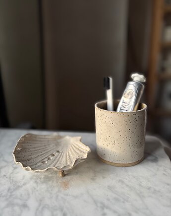 Zestaw Łazienkowy z Mydelniczką Muszlą Freckled White